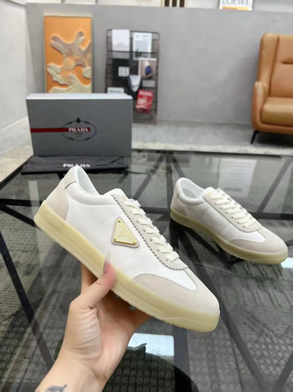 Factory price: 380💰Prada new men's leather sports shoes, the highest version on the market, any comparison is welcome🆚! The original leather has excellent texture and is super high-end! Fetal sheep net lining imported from Italy, removable pad! Luxurious materials and fine workmanship, highly recommended! Code number: 38-44, customized 45